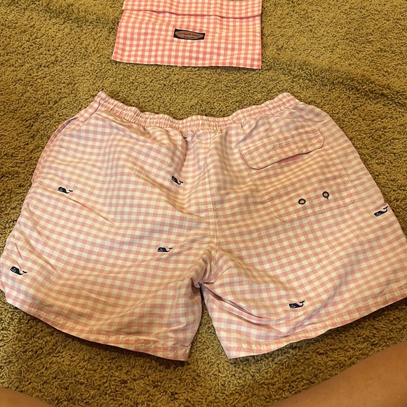 Men’s Vineyard Vines swim trunks in good used condition - Picture 2 of 2